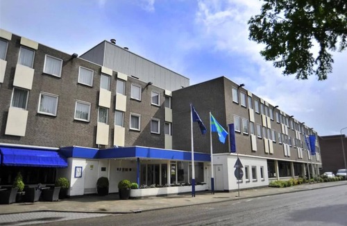 Weert Hotel | Stay Where Cozy Meets Convenient — Dine, Rest & Explore!