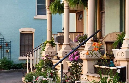 Central Business District Bed & Breakfast | Stay with us and you'll see why we are ranked #1 lodging in Kalamazoo, MI.