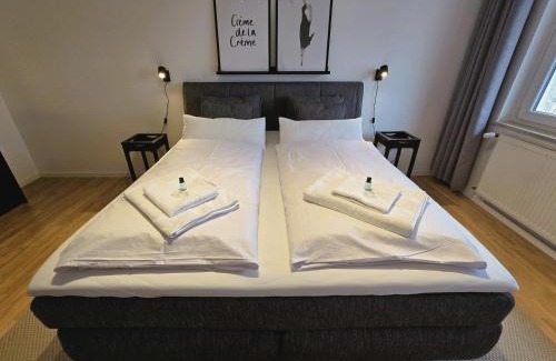 Bad Oeynhausen Apartment | STAYaWHILE Apartment DELUXE zur Langzeitmiete - nähe HDZ, Bali Therme, Kurpark GOP, free Parking, Netflix, Boxspringbett, Balkon