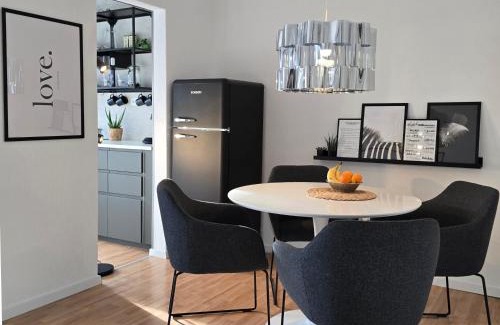 Bad Oeynhausen Apartment | STAYaWHILE Apartment DELUXE zur Langzeitmiete - nähe HDZ, Bali Therme, Kurpark GOP, free Parking, Netflix, Boxspringbett, Balkon