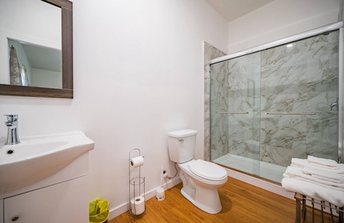 Central Okanagan Villa | Staycation in Winery Farm suite with private entrance