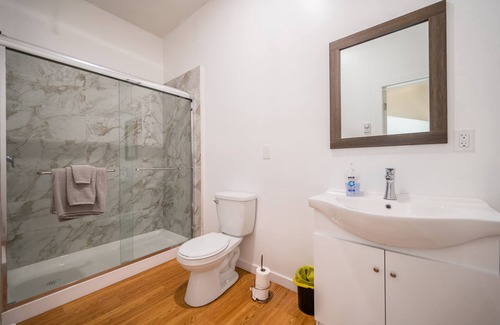 Central Okanagan Villa | Staycation in Winery Farm suite with private entrance