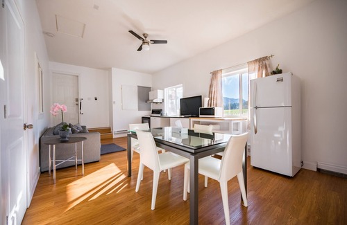 Central Okanagan Villa | Staycation in Winery Farm suite with private entrance