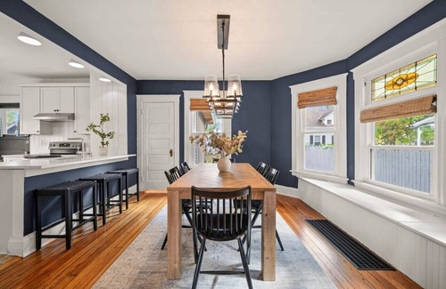 Oakley House | StayDrake | Oakley Cincinnati