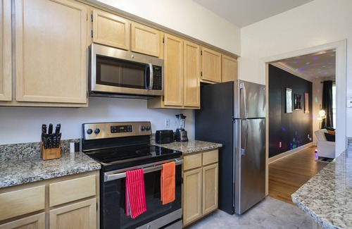 West End House | "Stayin Funky" in Nash! 2bd Townhome off WEST END! 8 min -> DT!