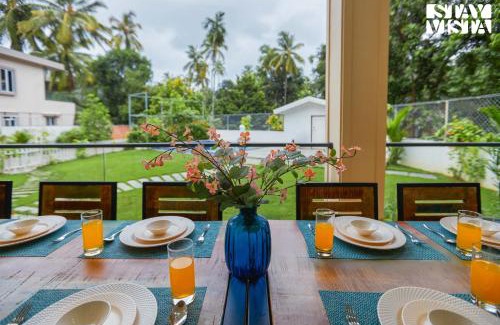 Nagaon Villa | StayVista at 27 Flora with Lawn, Pool, WiFi