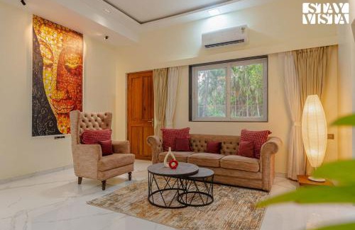Nagaon Villa | StayVista at 27 Flora with Lawn, Pool, WiFi