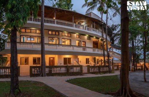 Gaulwadi Resort | StayVista at Swirl & Splash with Pool, Lawn, Wi-Fi
