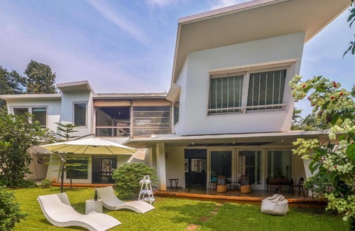 Alibaug Villa | StayVista's Hanamizu - Pool-View Villa with Lawn & Reading Corner