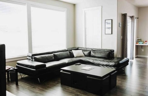 Caldwell House | stayy+hΓ’us Gorgeous Modern Sunset Home βοΈππ΄ππ€π§