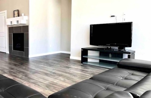 Caldwell House | stayy+hΓ’us Gorgeous Modern Sunset Home βοΈππ΄ππ€π§