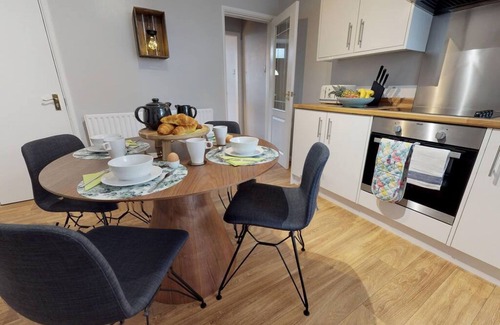 Peterborough House | StayZo 2BR House Accommodation in Peterborough