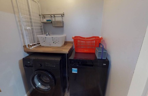 Peterborough House | StayZo 2BR House Accommodation in Peterborough