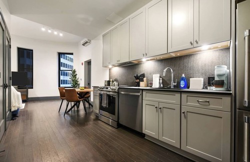 Downtown Pittsburgh Apartment | Steelers Fans’ 1BR – Downtown & Stadium Close