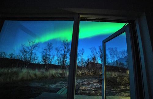 Rossoya Cabin | Steigen Lodge Sjøhytter