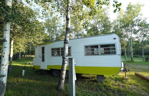 Saddlestring House | Steinbeck Camper, Rustic Mid-Century Camper