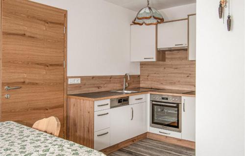 Liesing Apartment | Steinwand