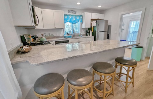 Chincoteague House | Stella del Mare - Charming home w/relaxing porch!