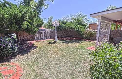 El Paso House | Stellar location 3 bedroom, 3 bath, sleeps 10
