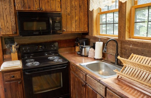 Davis House | Step Back in Time at the Historic Cooper Homestead – Canaan Valley’s Last Original Cabin