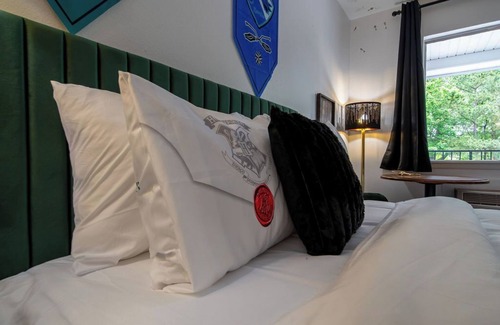 Eureka Springs Historic District Resort | Step into the Magic Room!