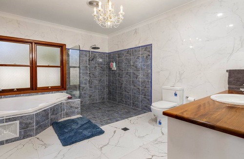 Beachmere House | Step out to Absolute Beachfront