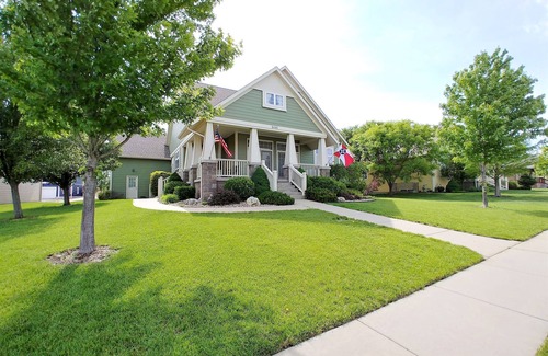 Bel Aire House | Stepless Entry, EV Charger, No Pet Fee, Garage, 7+ Car Parking, Bicycles & Paths