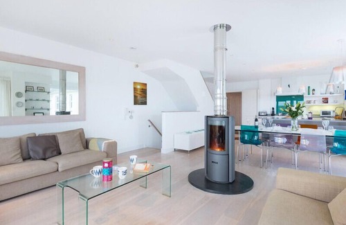 Trebetherick Cottage | STEPPER POINT, pet friendly, with a garden in Polzeath