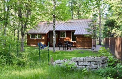 West Glacier Cabin | Steps Away Cabin #2, BeautifulViews in GlacierPark