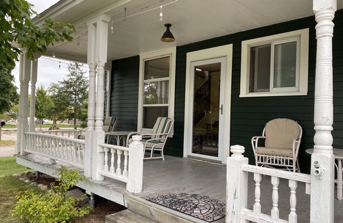 Elk Rapids House | Steps away from East Bay