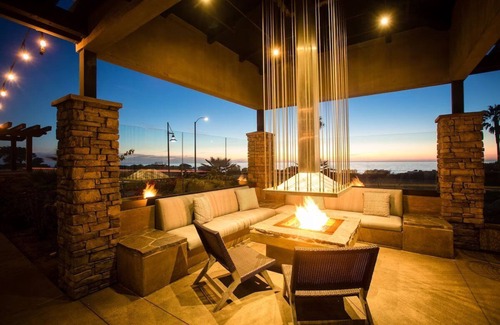 Carlsbad Hotel | Steps Away from South State Beach: Onsite Pool and Parking, Pets are Welcome!