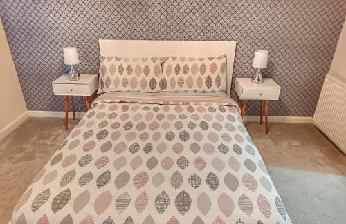 Cathedral Quarter Apartment | Steps away from Top Attractions, 2 Bed 2 Bath, Cathedral Quarter, Free Parking