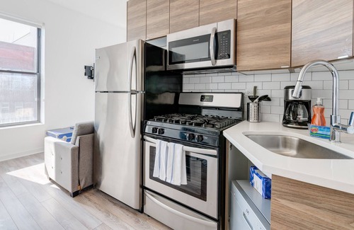 River West Apartment | Steps From (Arguably) The Best Pizza Spot In Chicago - Experience The Local Chicago Lifestyle - 747 Lofts Cabin 208 by RedAwning