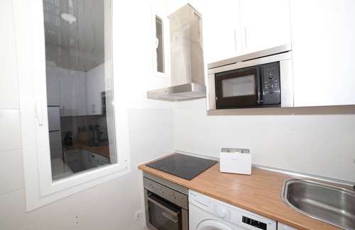 Las Acacias Apartment | Steps from Plaza Mayor! Wifi. A / A. Too quiet!!!