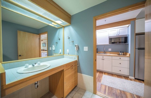 Mountain House Condo | Steps from Ski Slopes & Hot Tubs!