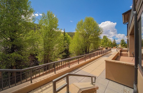 Mountain House Condo | Steps from Ski Slopes & Hot Tubs!