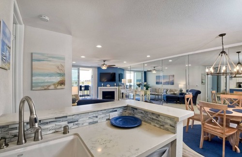 Townsite Condo | Steps from the Beach with Amazing Ocean View