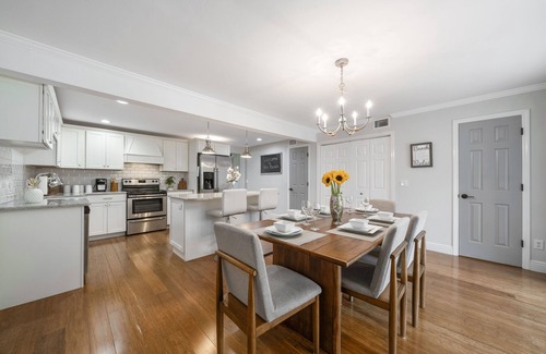 Central Beach House | STEPS FROM THE BEACH! RELAXING Beach Townhouse Getaway! King size bed