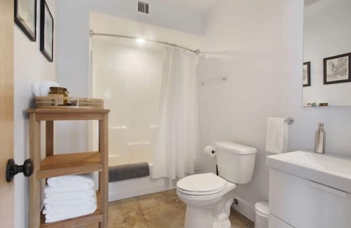 Black Pearl House | Steps to Audubon Park | Quiet+Modern | Black Pearl