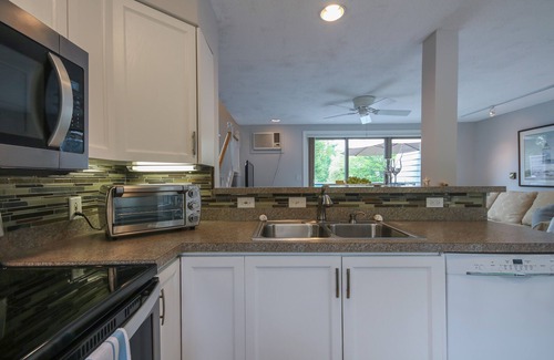 Ocean Park House | Steps to Beach, Pond View Ocean Park Meadows Condo with AC + Pool, Gym, Tennis