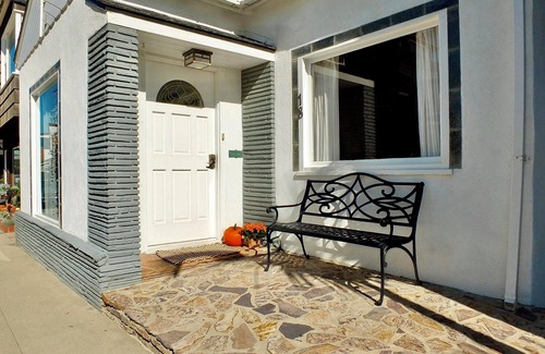 Peninsula House | Steps to Beach & Alamitos Bay on LB Peninsula