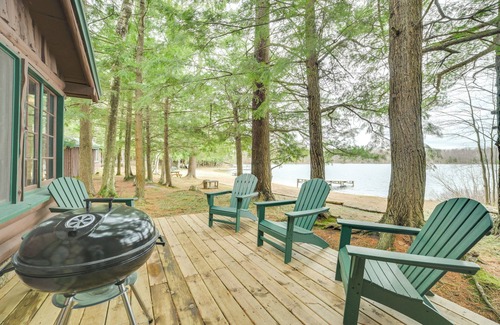 Levering Cabin | Steps to Beach: Lake Cabin Retreat in Levering!