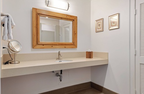 Summerland House | Steps to Beach & Town! Ocean Views! Sleeps 4 in style!