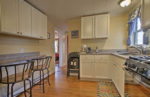 Buzzards Bay House | Steps to Cape Cod Canal: Buzzards Bay Home