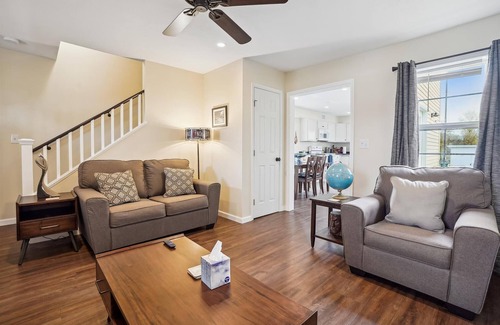 Luray House | Steps to downtown fun and food! No Cleaning Fee!