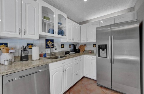 Hollywood Apartment | Steps to Hardrock! Managed by BNR Vacation Rentals