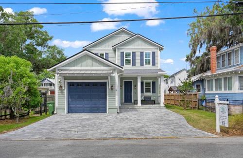 Downtown Historic District House | Steps to Ice Plant in Historic St Aug Upscale