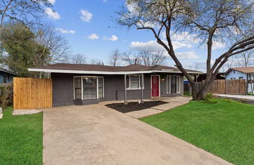 West San Antonio House | Steps to Lackland AFB & SeaWorld