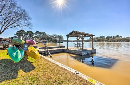 Willis House | Steps to Lake Conroe Cozy, New-Build Cabin