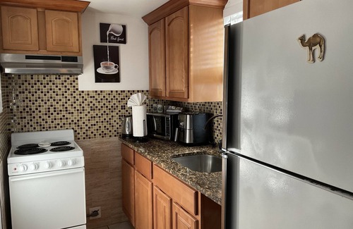 Sarasota Apartment | STEPS TO LIDO BEACH & SHORT WALK TO ST. ARMAND’S CIRCLE